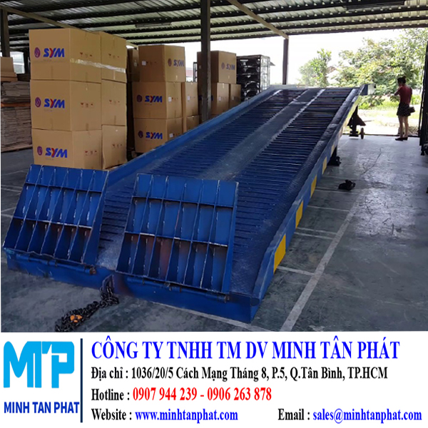 Cầu lên container, cầu dẫn xe nâng hàng lên container Minh Tân Phát